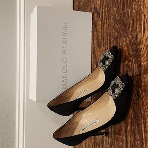 NWT Manolo Blahnik Black Satin Hangisi Sz  40